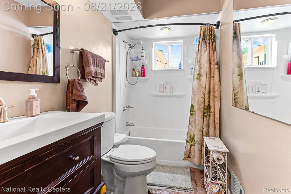 1721 S. Walton Street Westland City, MI 48186
