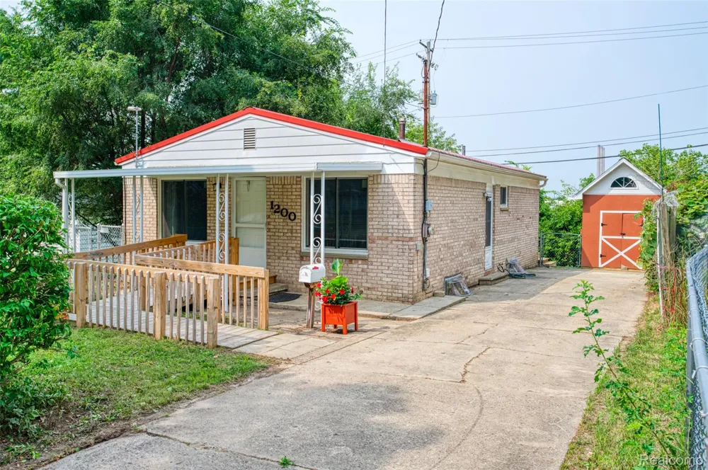 1200 S Holmes Street Lansing City, MI 48912