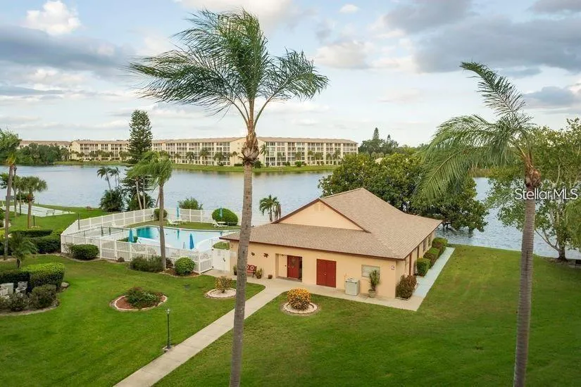 4111 HERON WAY #E-103 Bradenton, FL 34205