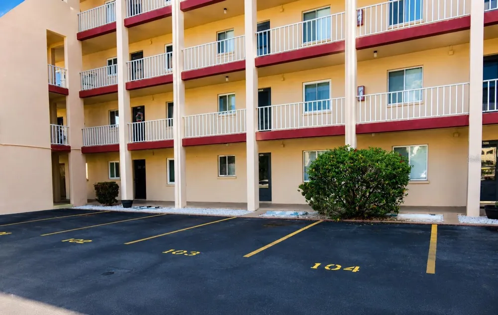 4111 HERON WAY #E-103 Bradenton, FL 34205
