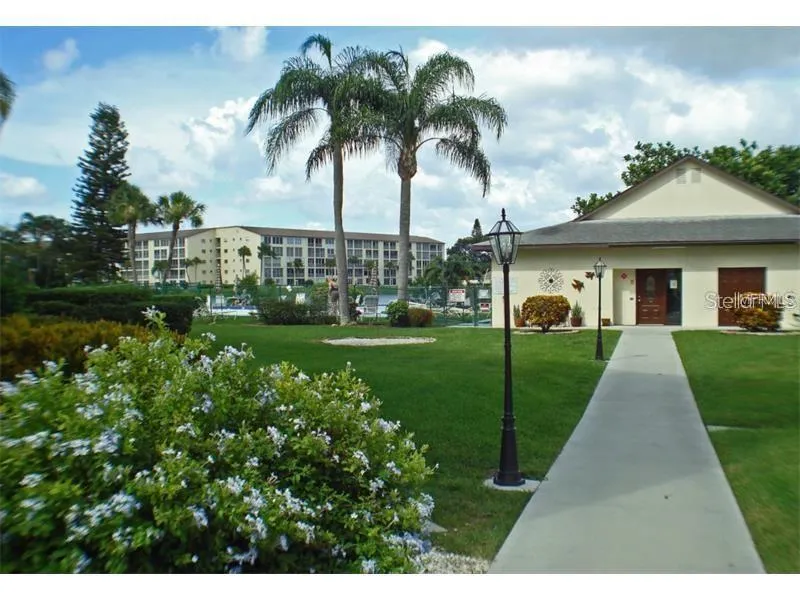 4111 HERON WAY #E-103 Bradenton, FL 34205