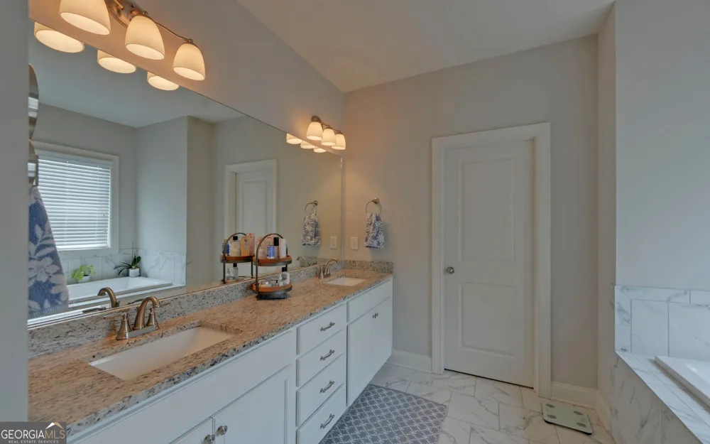 5110 Ozark LN Gainesville, GA 30507