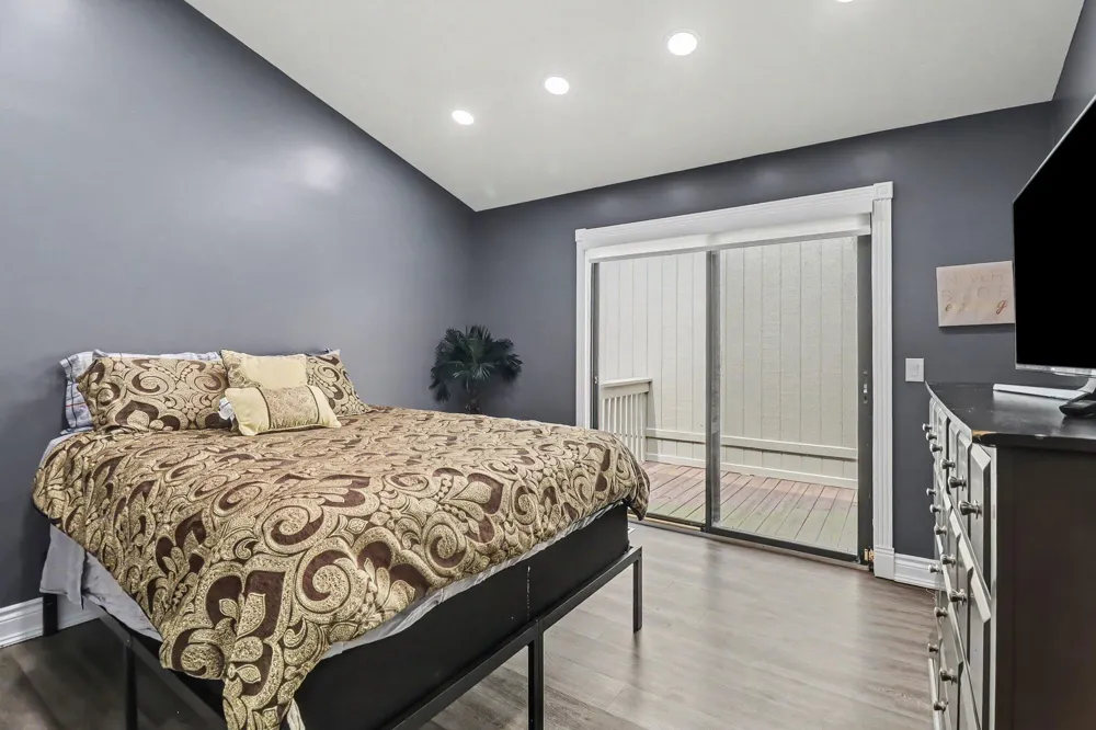 5655 Hillcrest Circle E West Bloomfield Charter Township, MI 48322