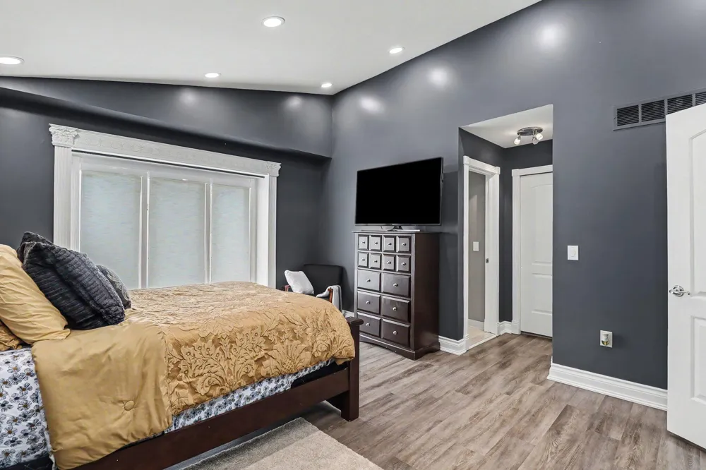 5655 Hillcrest Circle E West Bloomfield Charter Township, MI 48322