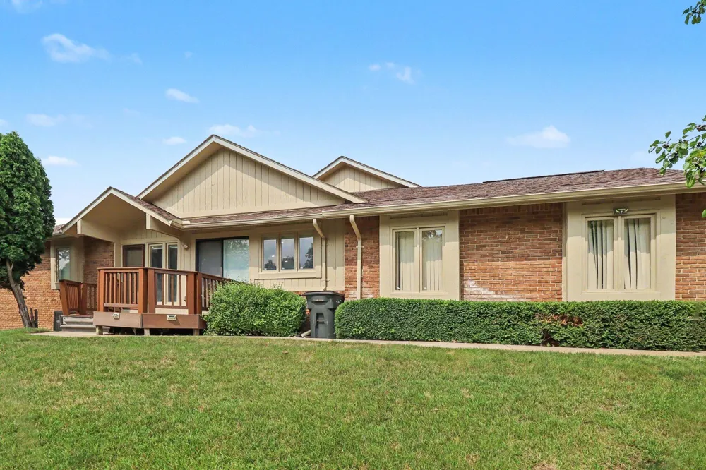 5655 Hillcrest Circle E West Bloomfield Charter Township, MI 48322