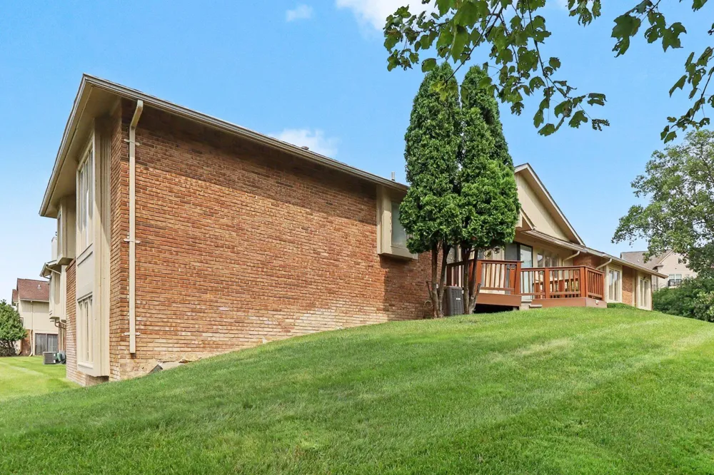 5655 Hillcrest Circle E West Bloomfield Charter Township, MI 48322