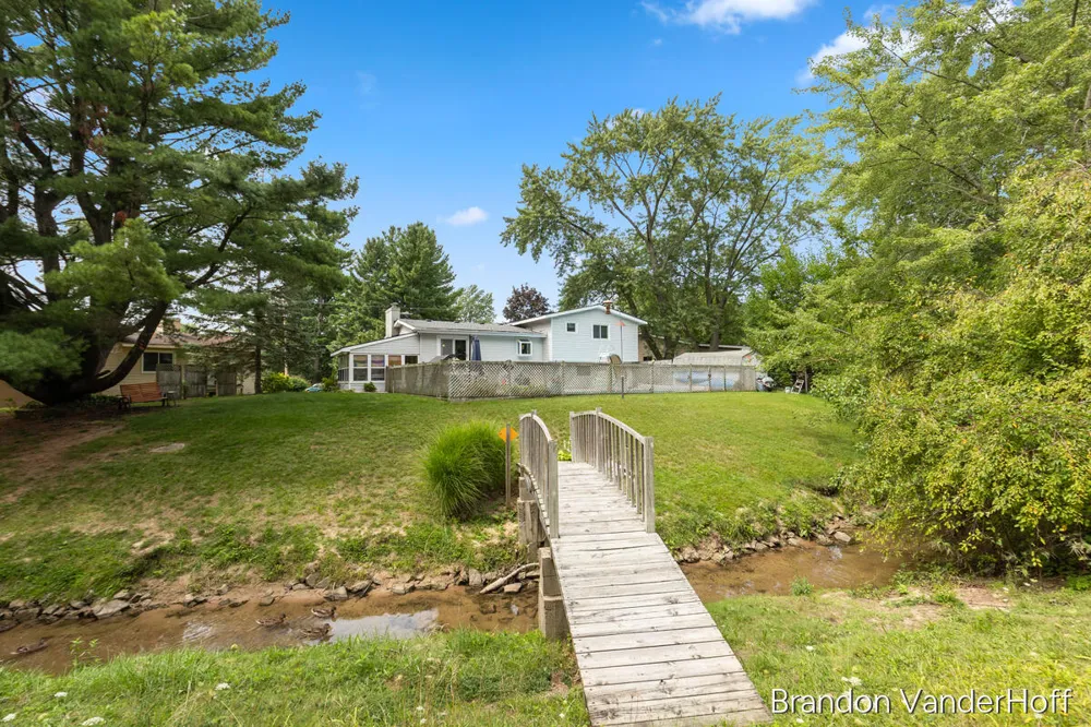 980 Bellewood Drive SE Kentwood City, MI 49508
