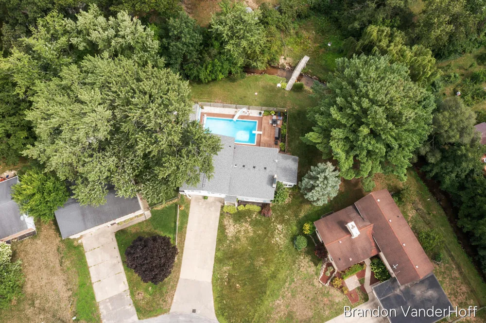 980 Bellewood Drive SE Kentwood City, MI 49508