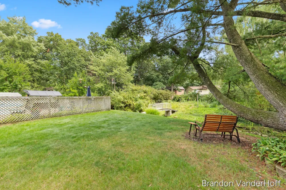 980 Bellewood Drive SE Kentwood City, MI 49508