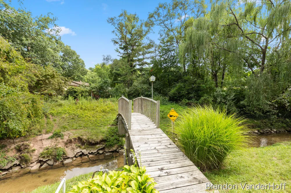 980 Bellewood Drive SE Kentwood City, MI 49508