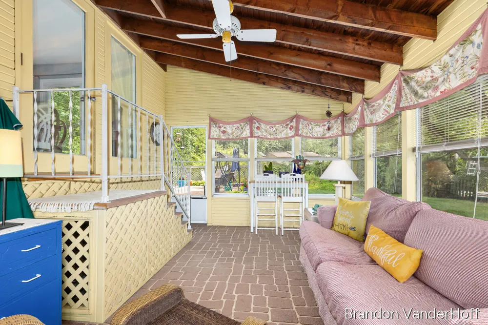 980 Bellewood Drive SE Kentwood City, MI 49508