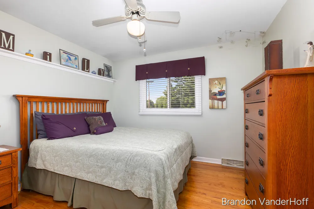 980 Bellewood Drive SE Kentwood City, MI 49508