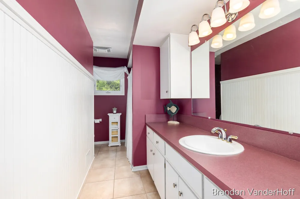 980 Bellewood Drive SE Kentwood City, MI 49508