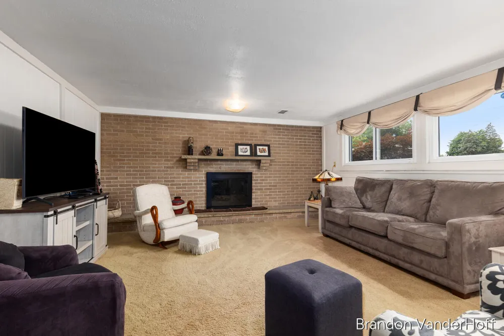 980 Bellewood Drive SE Kentwood City, MI 49508