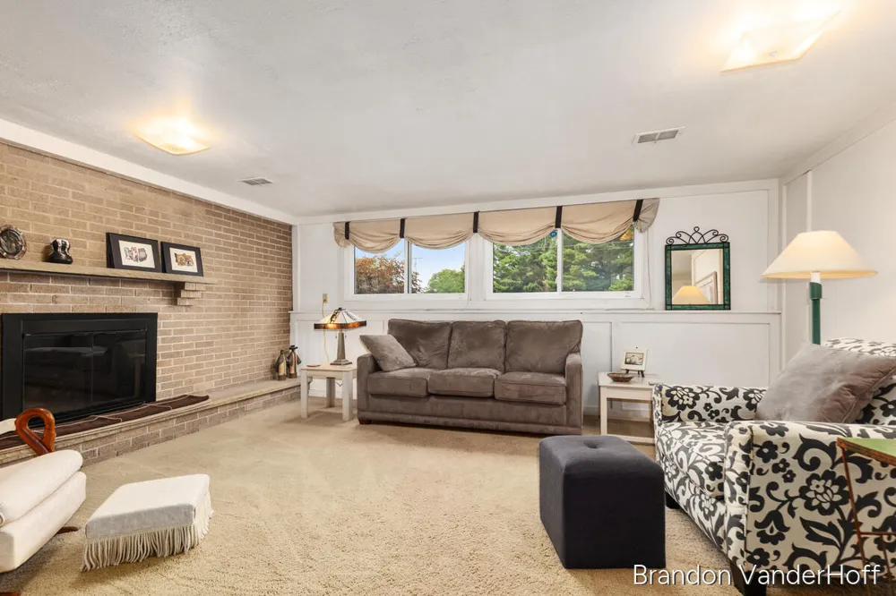 980 Bellewood Drive SE Kentwood City, MI 49508
