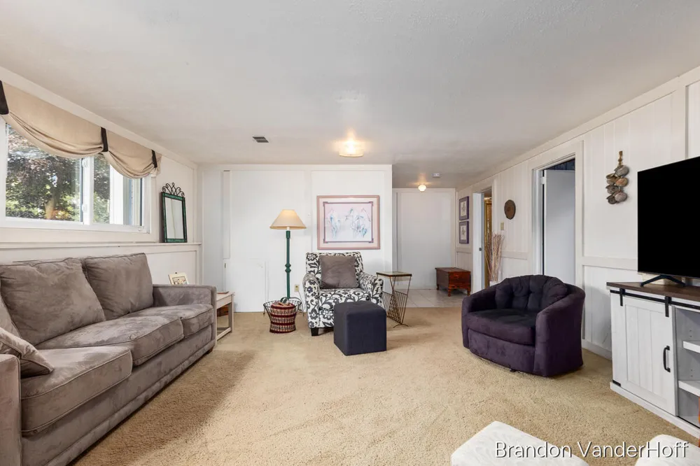 980 Bellewood Drive SE Kentwood City, MI 49508