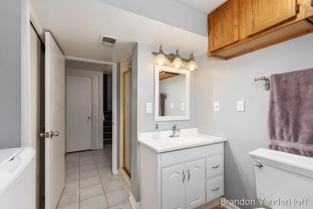980 Bellewood Drive SE Kentwood City, MI 49508
