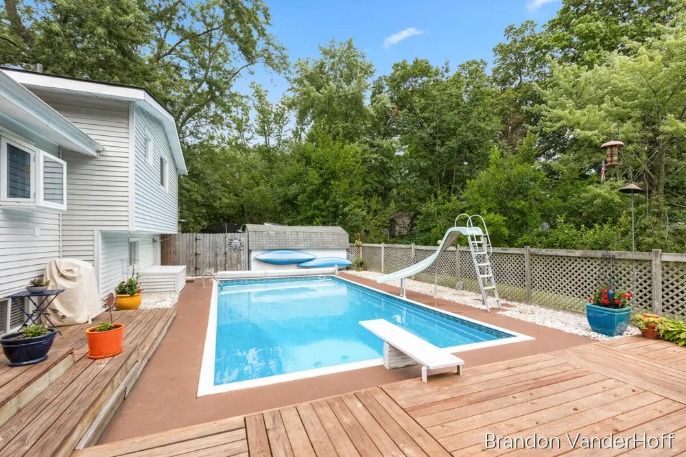 980 Bellewood Drive SE Kentwood City, MI 49508