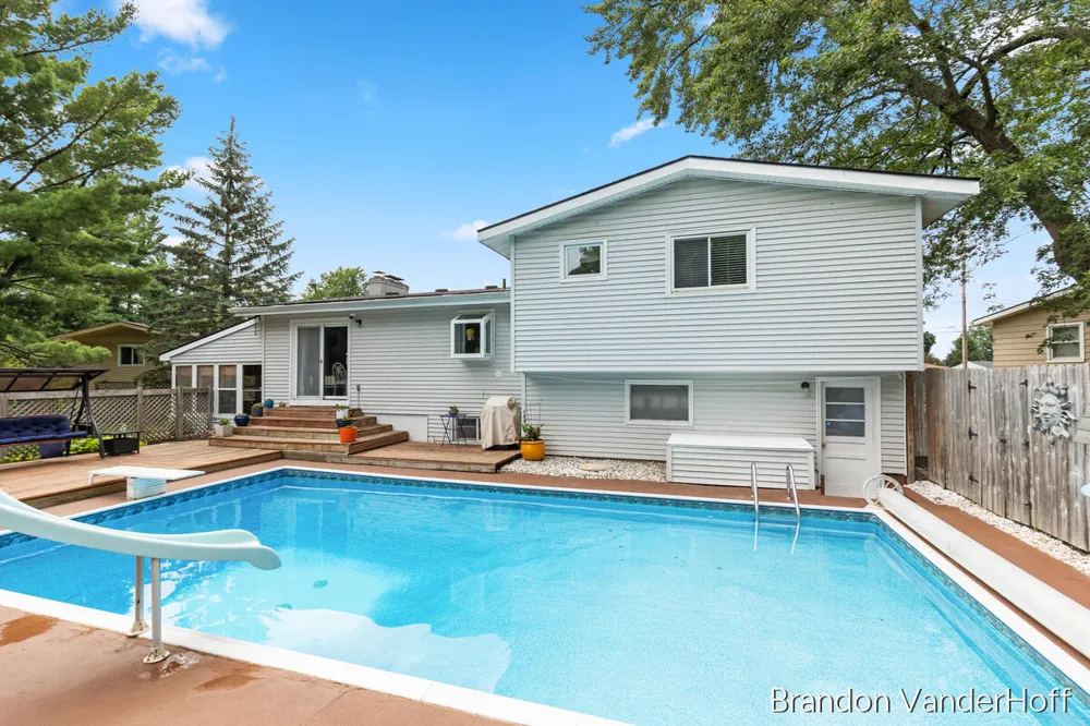 980 Bellewood Drive SE Kentwood City, MI 49508