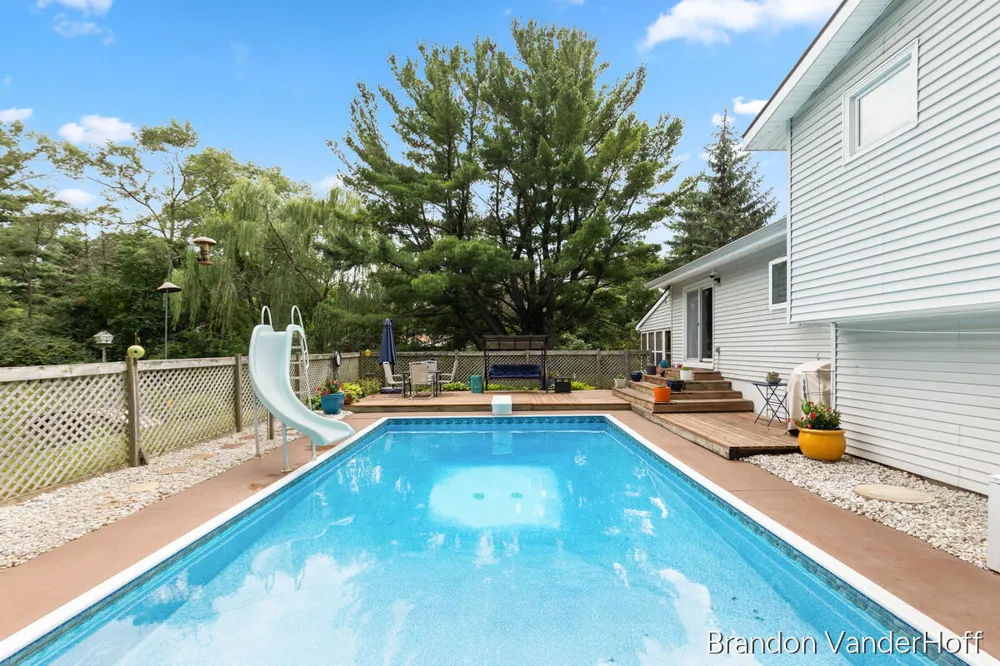 980 Bellewood Drive SE Kentwood City, MI 49508