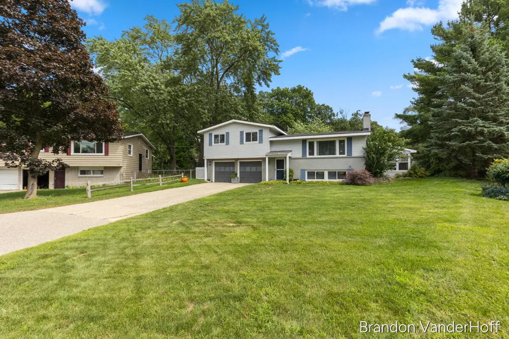 980 Bellewood Drive SE Kentwood City, MI 49508