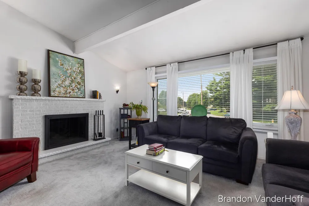 980 Bellewood Drive SE Kentwood City, MI 49508