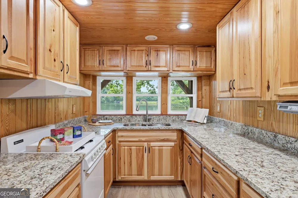 1049 Mountain Shadows DR Cleveland, GA 30528