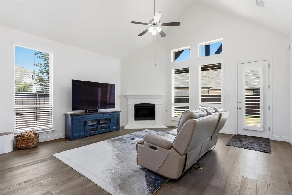 2901 Stonefield The Colony, TX 75056