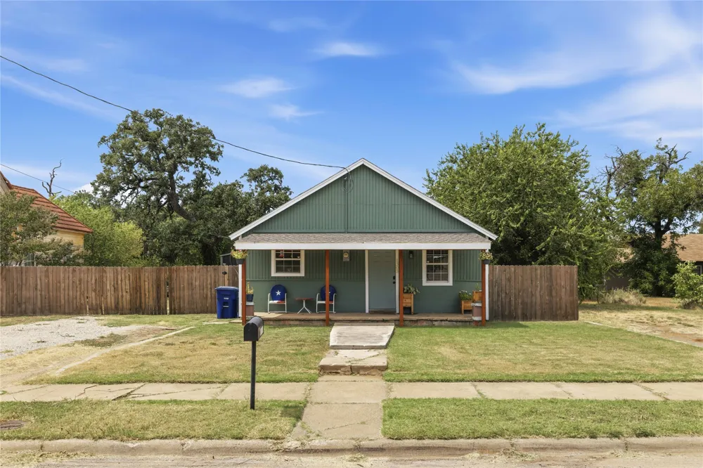 1303 Avenue D Brownwood, TX 76801