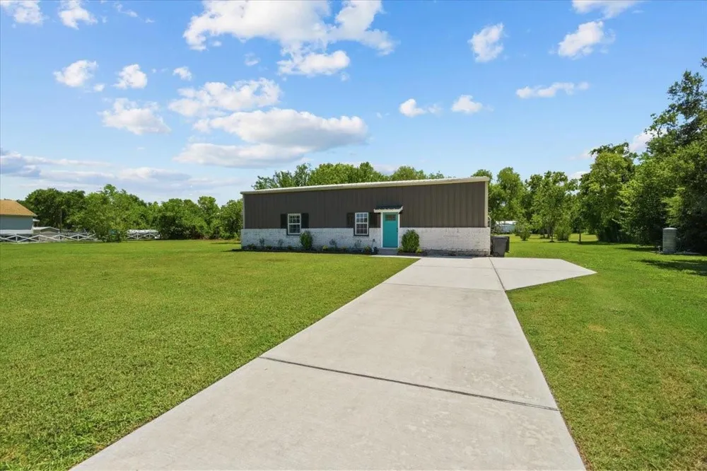 13509 S Bellaire Street Santa Fe, TX 77510