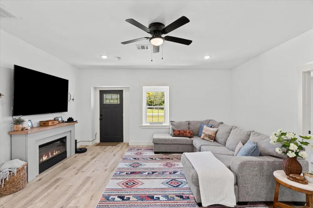 13509 S Bellaire Street Santa Fe, TX 77510