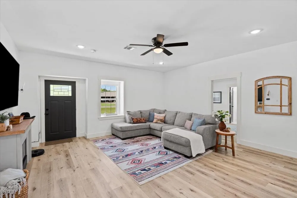 13509 S Bellaire Street Santa Fe, TX 77510