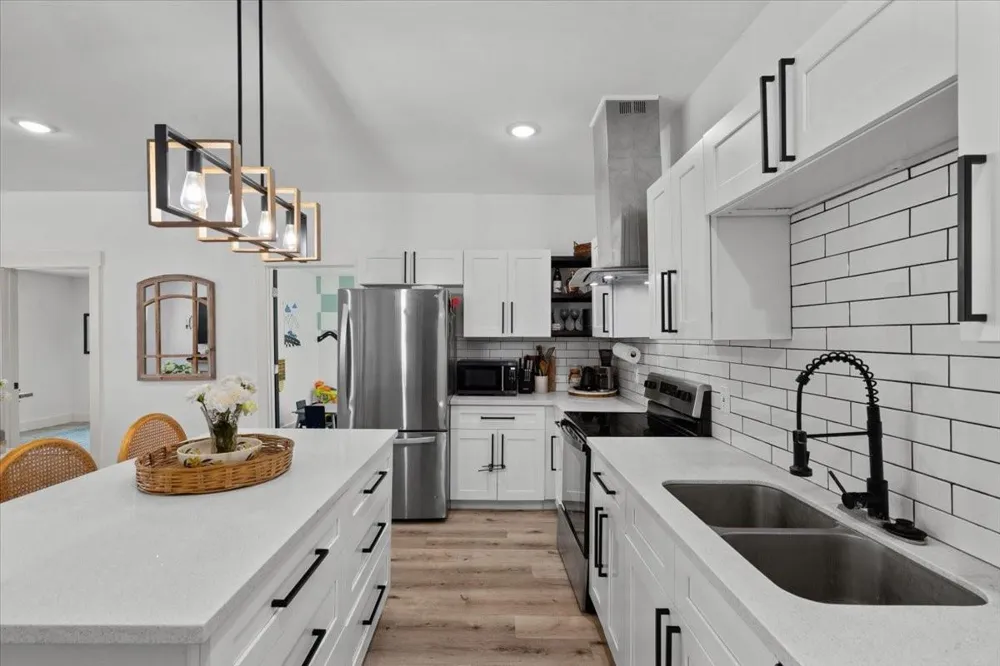 13509 S Bellaire Street Santa Fe, TX 77510
