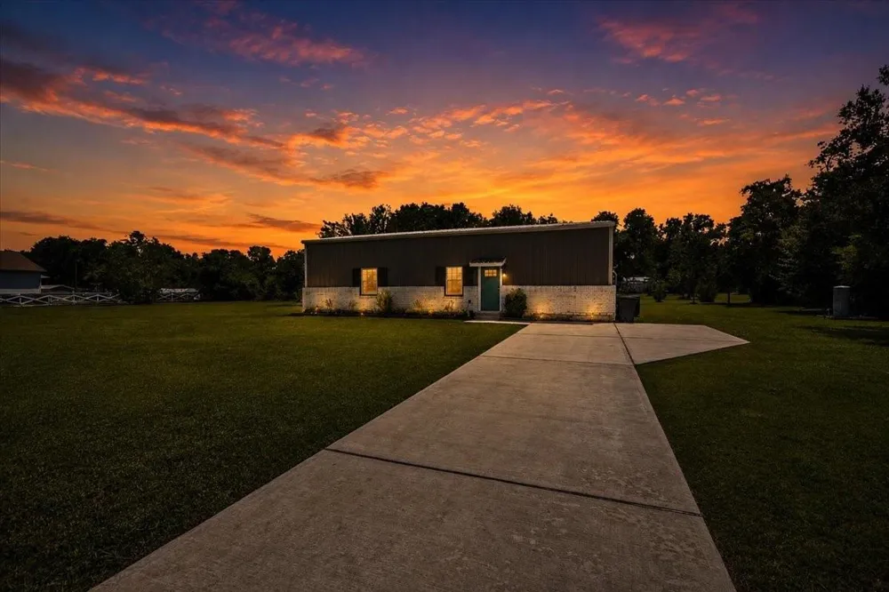 13509 S Bellaire Street Santa Fe, TX 77510