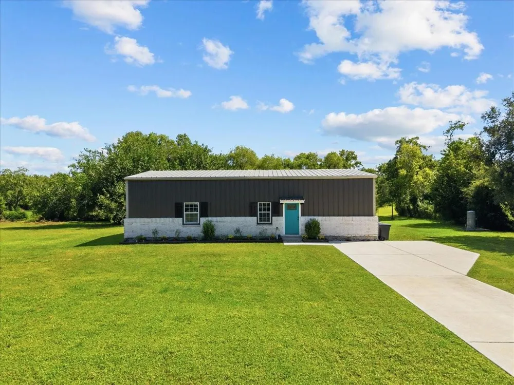 13509 S Bellaire Street Santa Fe, TX 77510