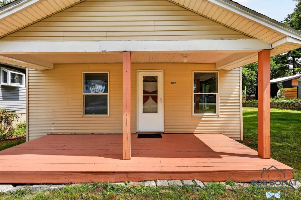 1662 Bristol Avenue NW Grand Rapids, MI 49504
