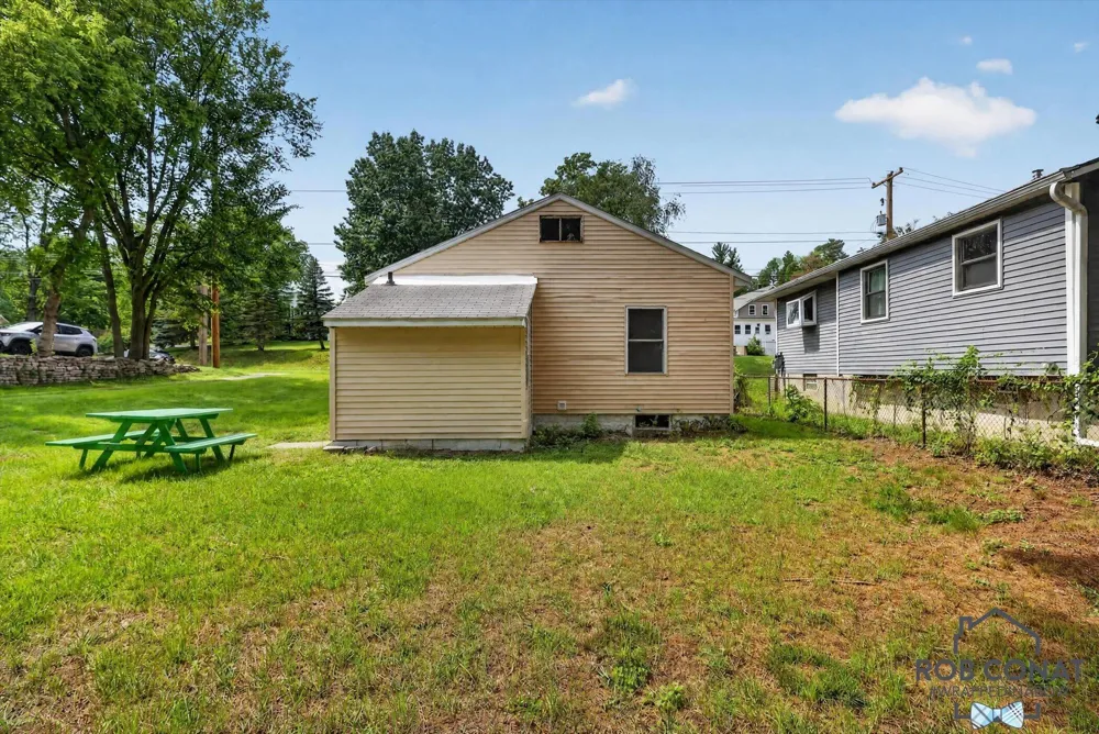 1662 Bristol Avenue NW Grand Rapids, MI 49504