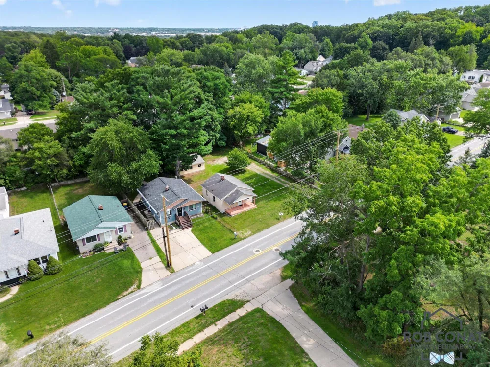 1662 Bristol Avenue NW Grand Rapids, MI 49504