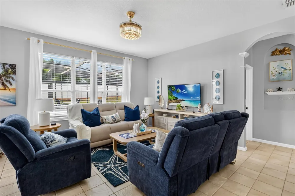 8006 KING PALM CIRCLE Kissimmee, FL 34747