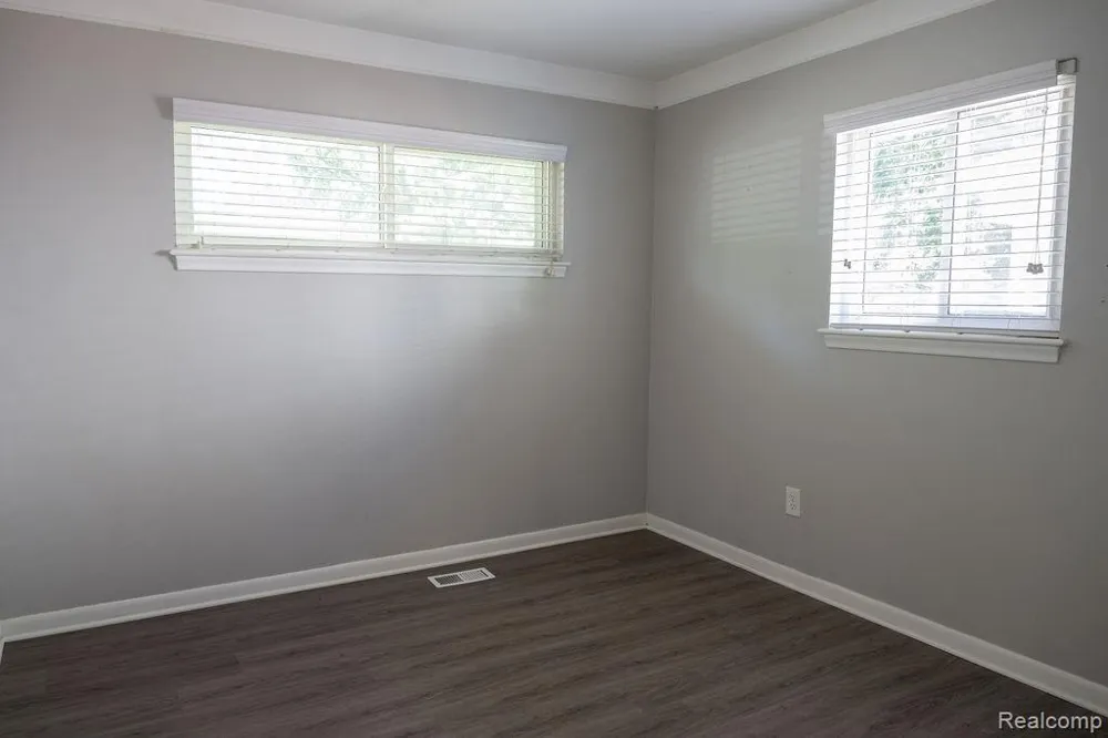 28140 Everett Street Southfield City, MI 48076