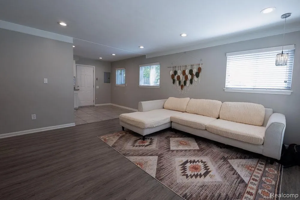 28140 Everett Street Southfield City, MI 48076