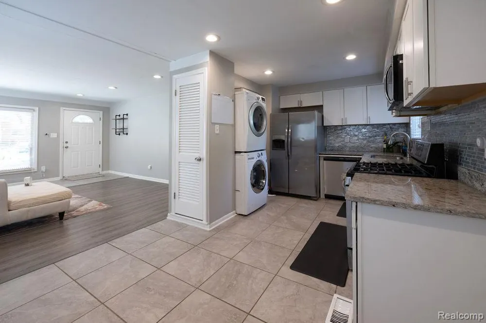 28140 Everett Street Southfield City, MI 48076