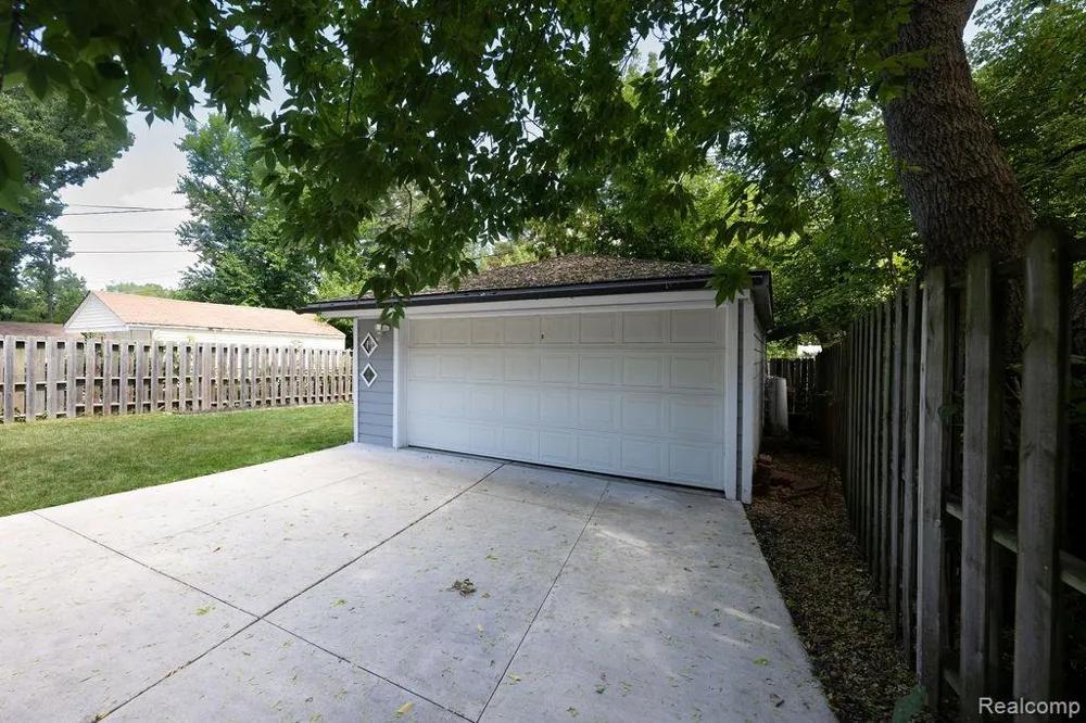 28140 Everett Street Southfield City, MI 48076