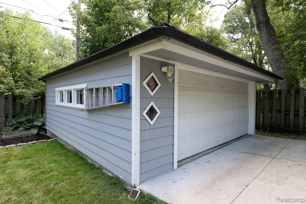 28140 Everett Street Southfield City, MI 48076