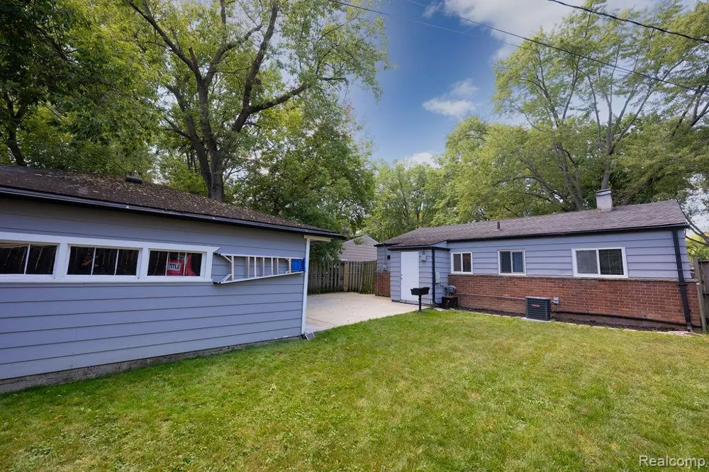 28140 Everett Street Southfield City, MI 48076