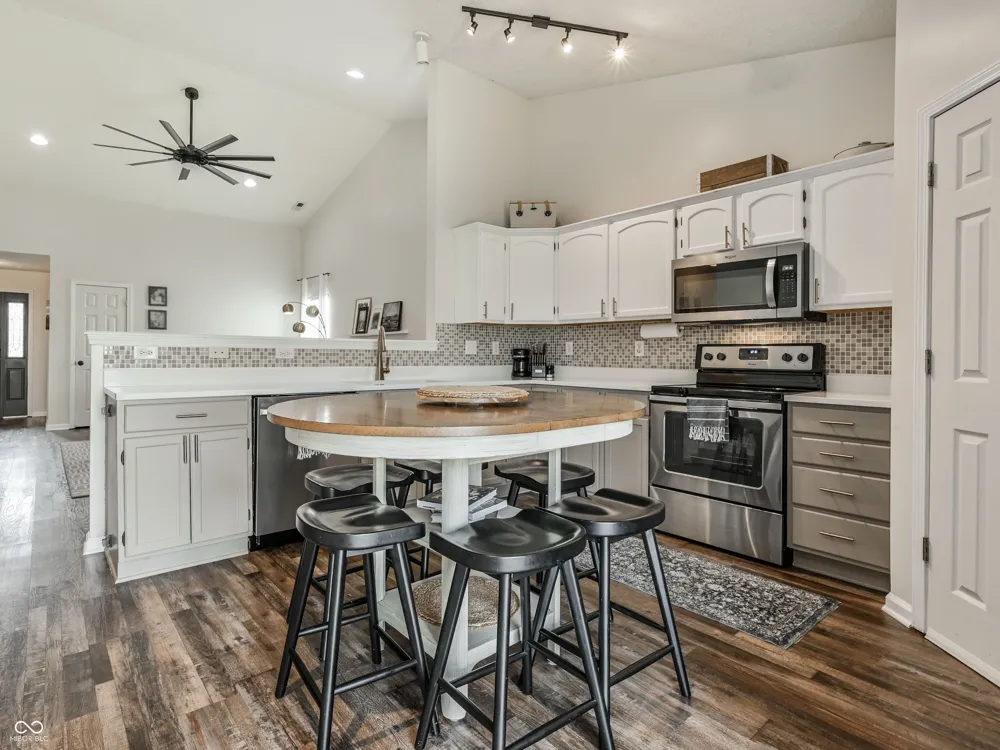 624 Daniel Court Westfield, IN 46074