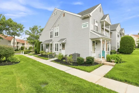988 SCOTSWOOD COURT