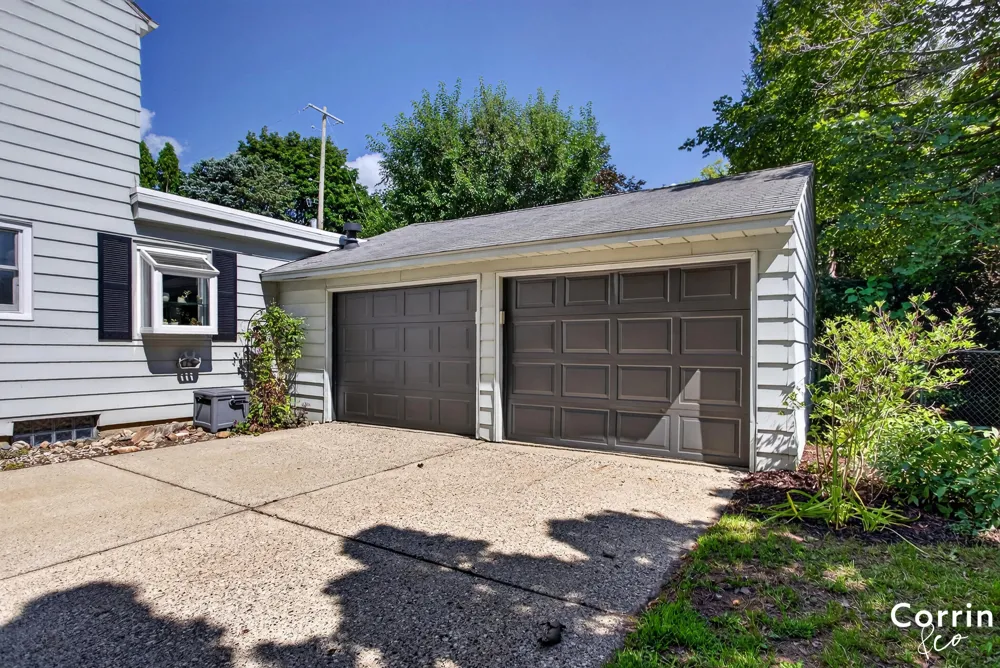 160 S Parklane Drive NE Grand Rapids, MI 49505
