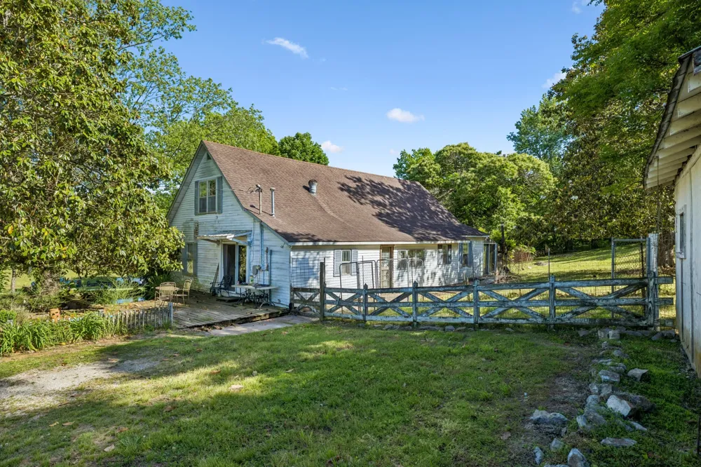 97 Seabo Valley Ln Hickman, TN 38567