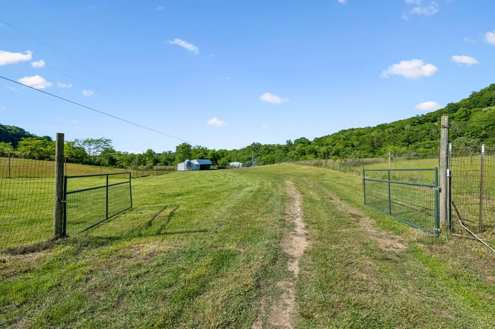 97 Seabo Valley Ln Hickman, TN 38567